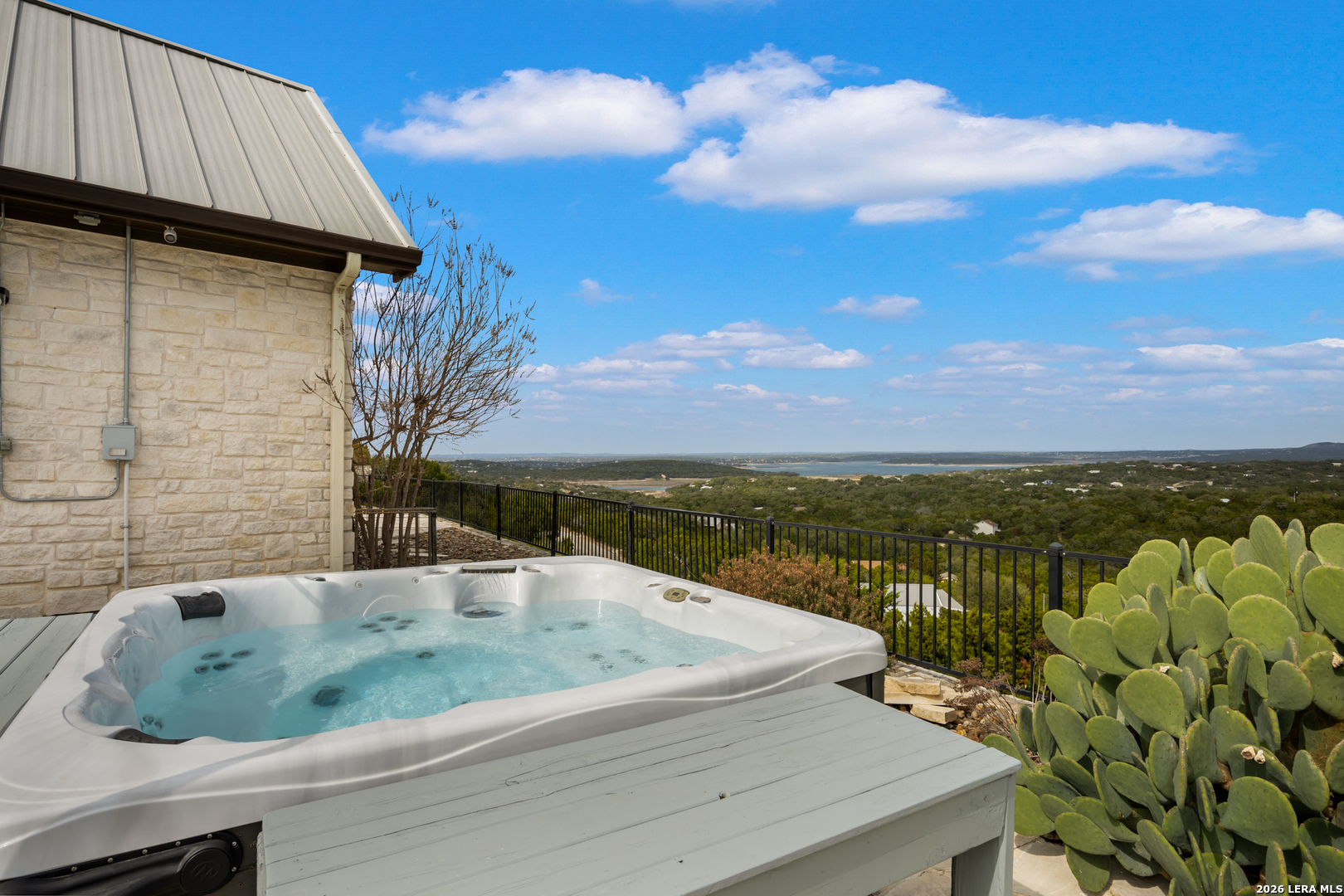 800 High Oaks