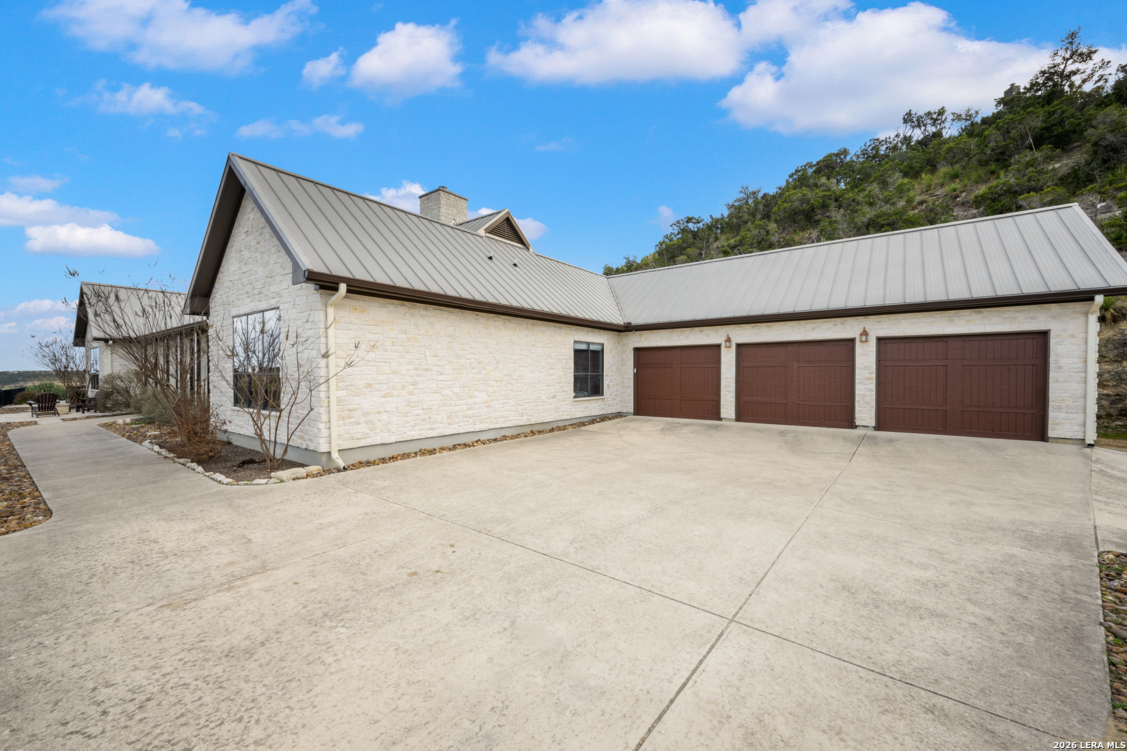 800 High Oaks