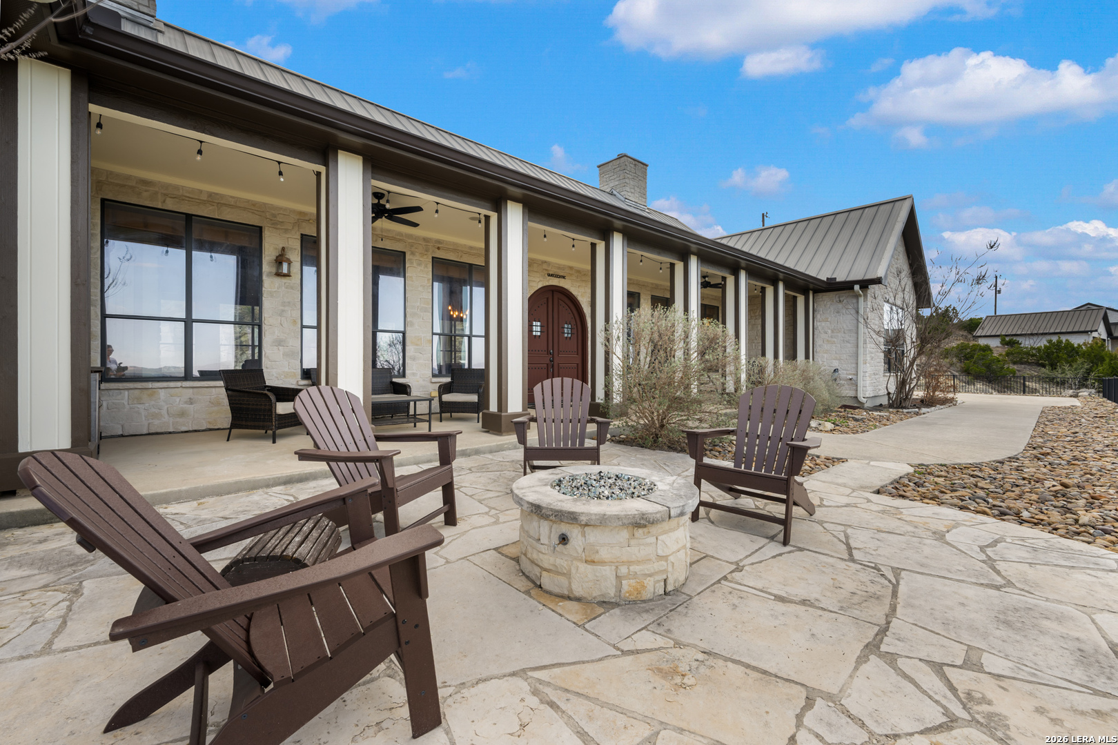 800 High Oaks