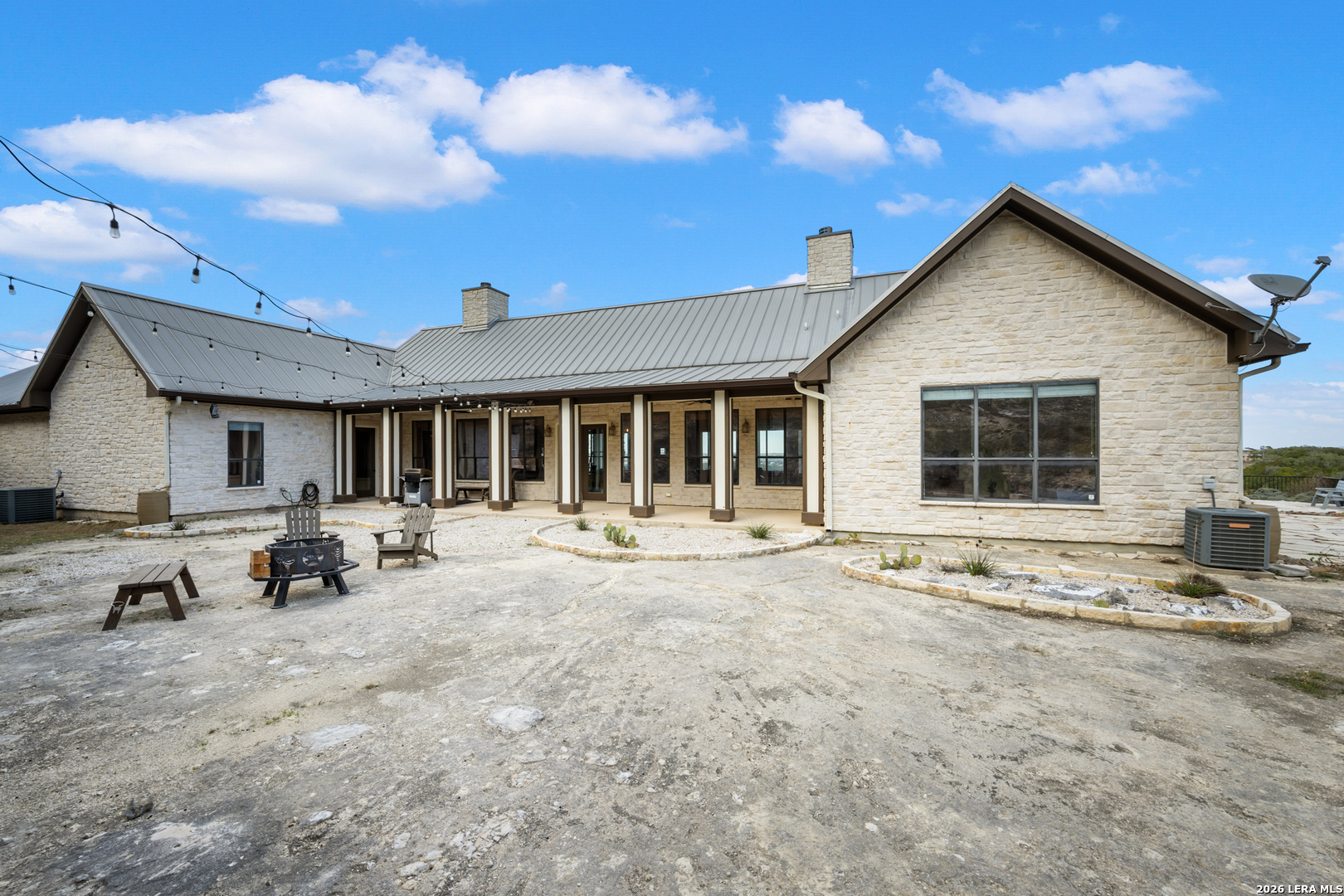 800 High Oaks
