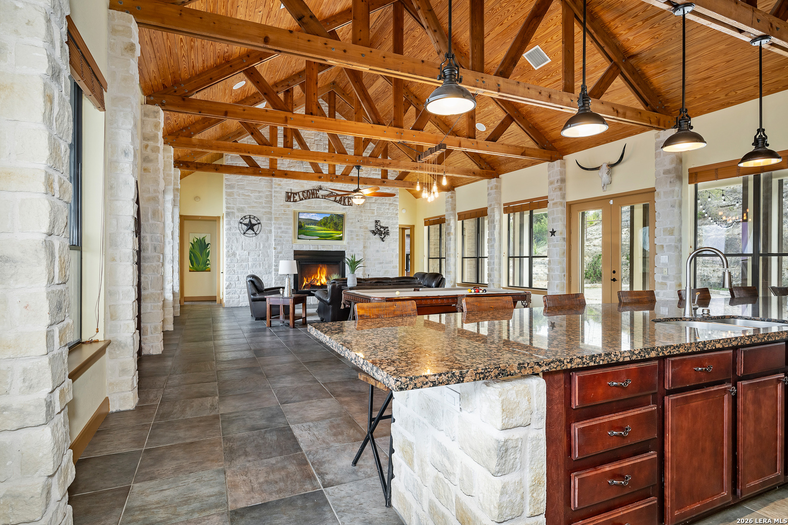 800 High Oaks