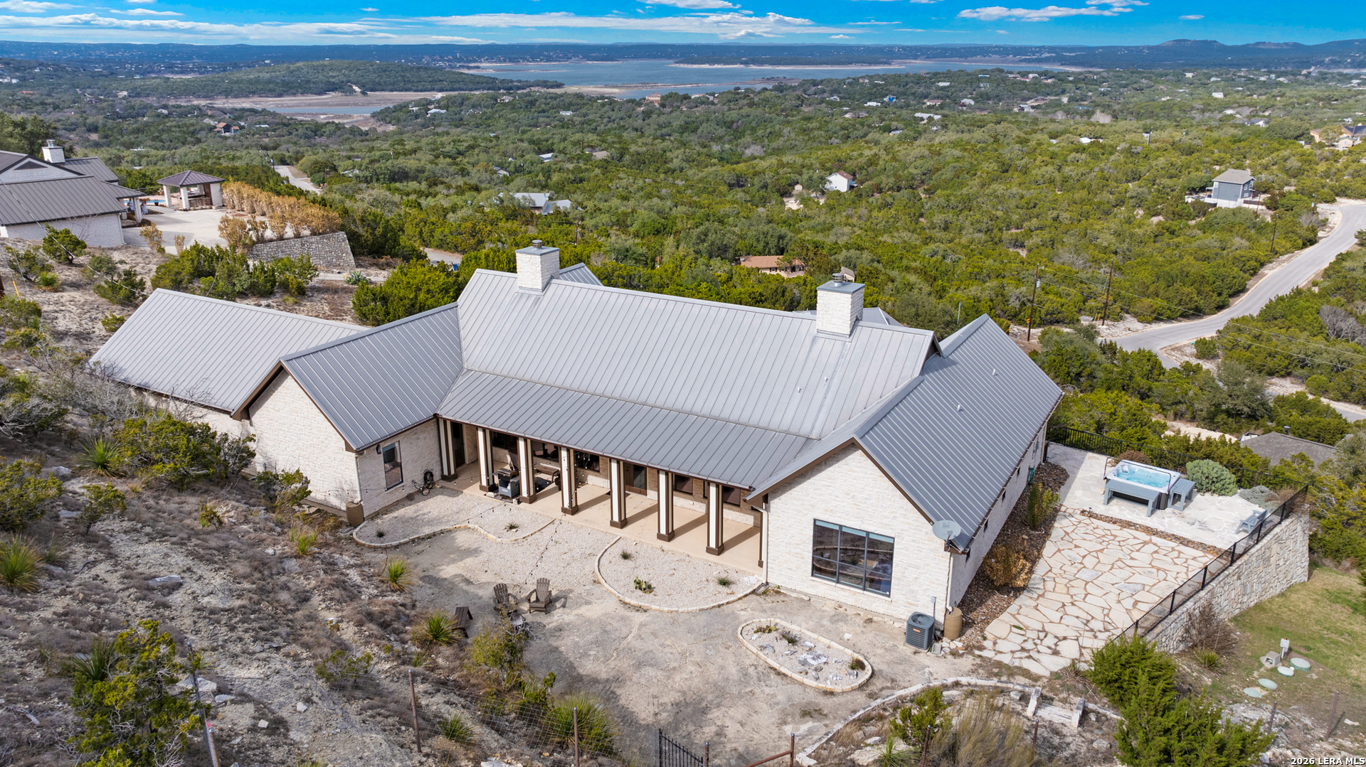 800 High Oaks