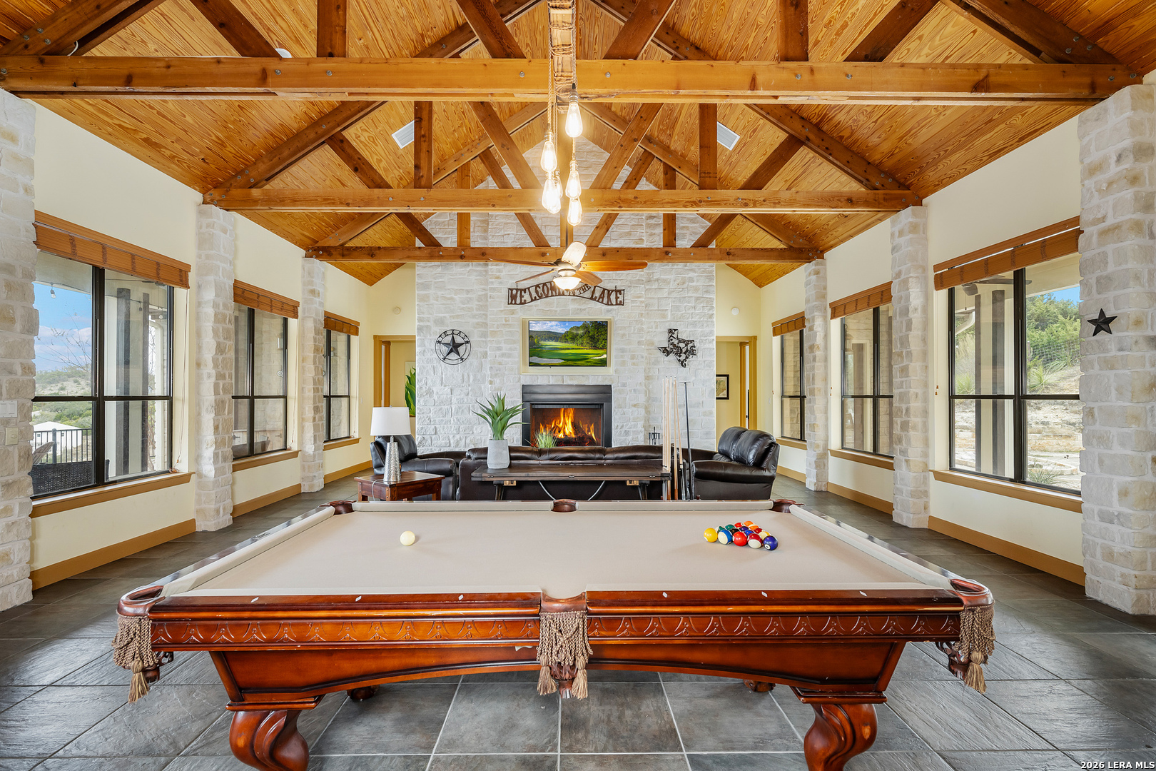 800 High Oaks