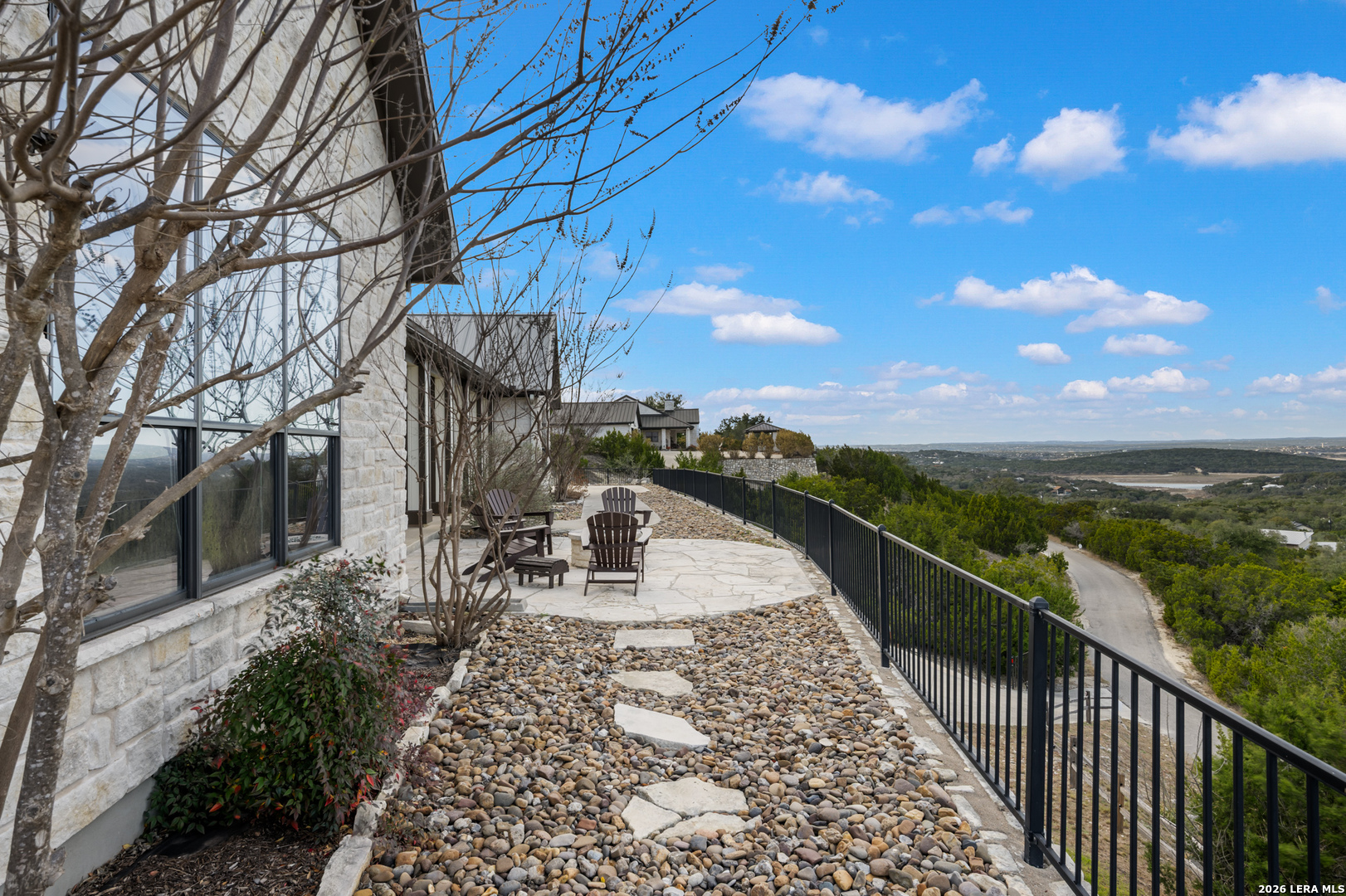 800 High Oaks