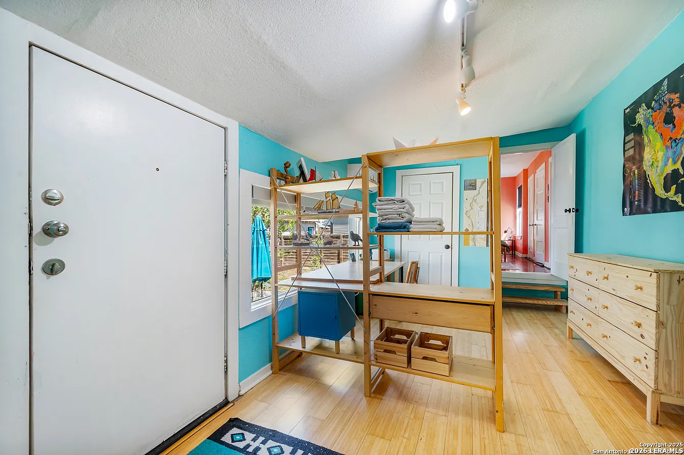513 W Rosewood Ave