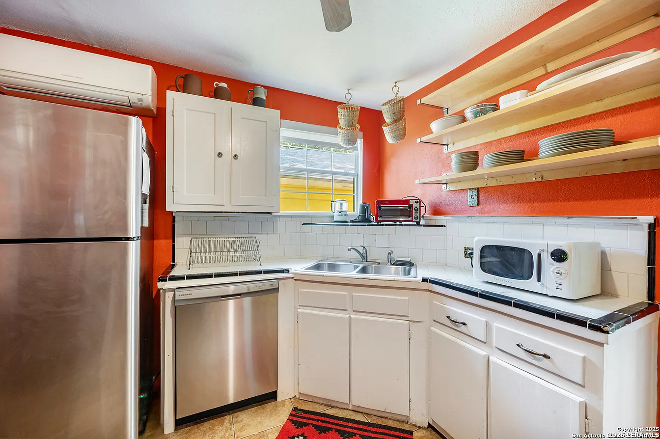 513 W Rosewood Ave