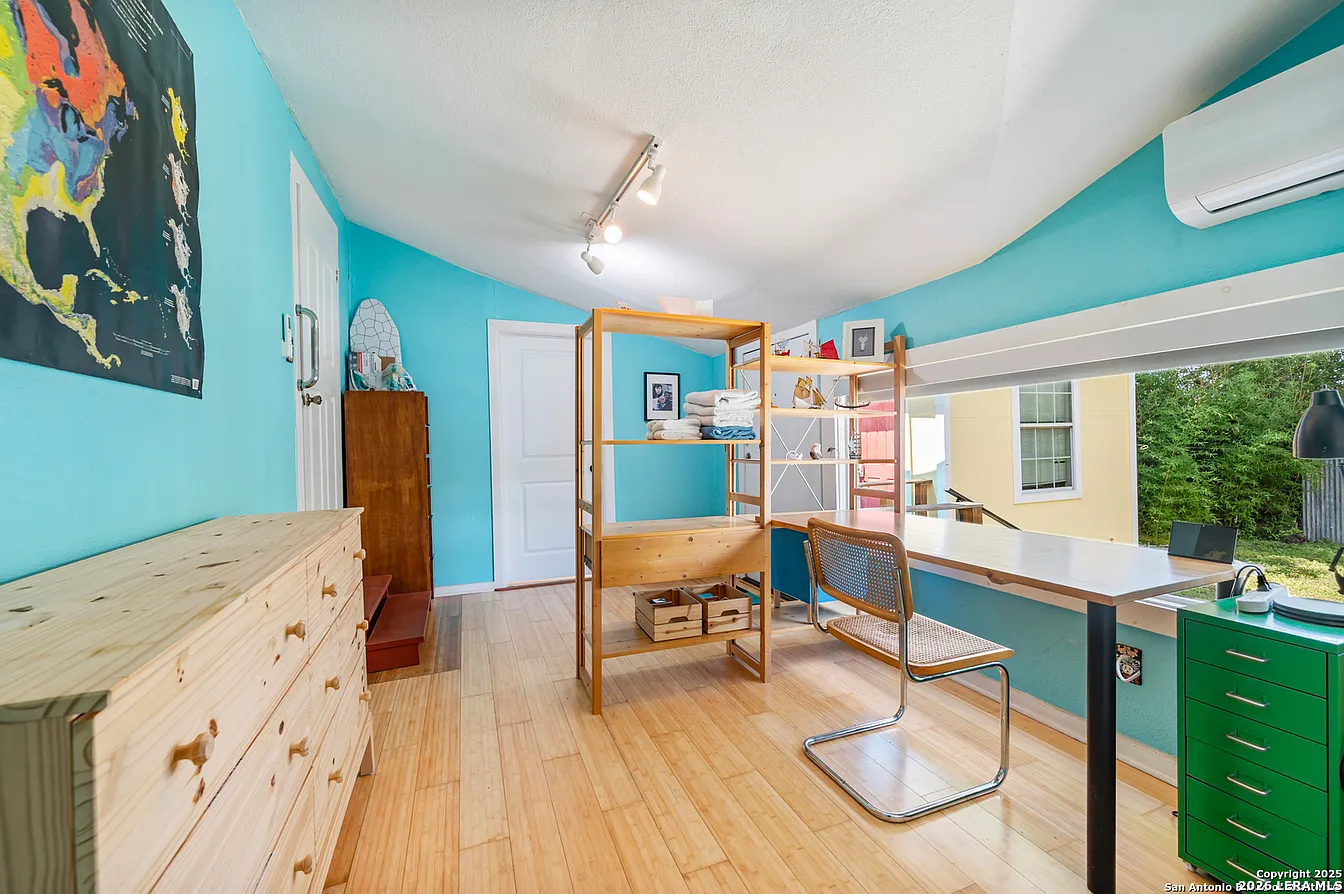 513 W Rosewood Ave
