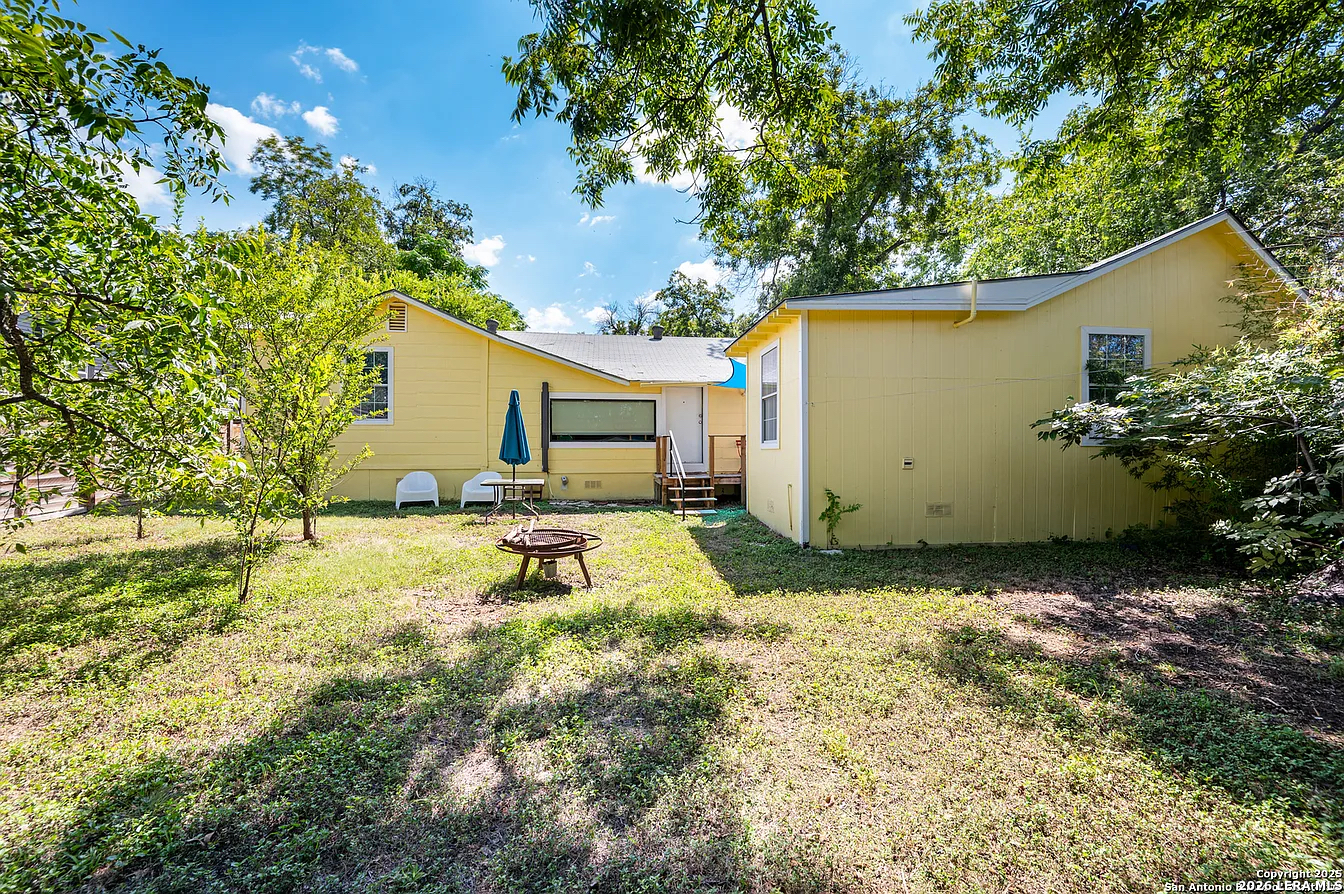 513 W Rosewood Ave