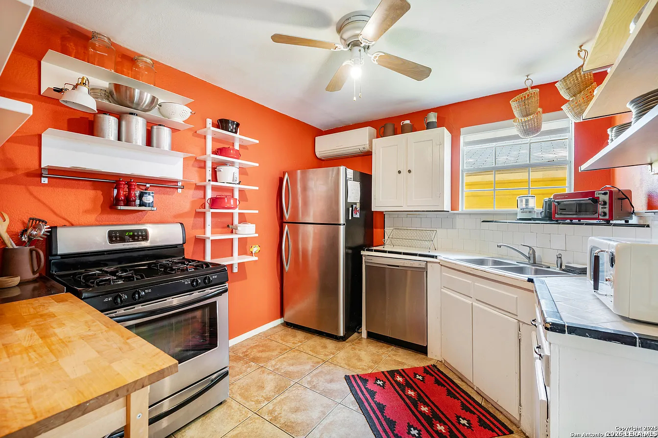 513 W Rosewood Ave