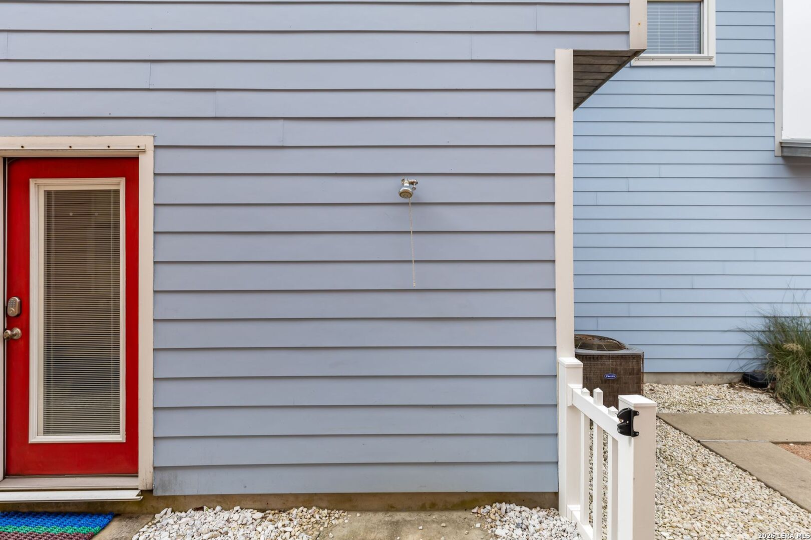 301 E Avenue C 301