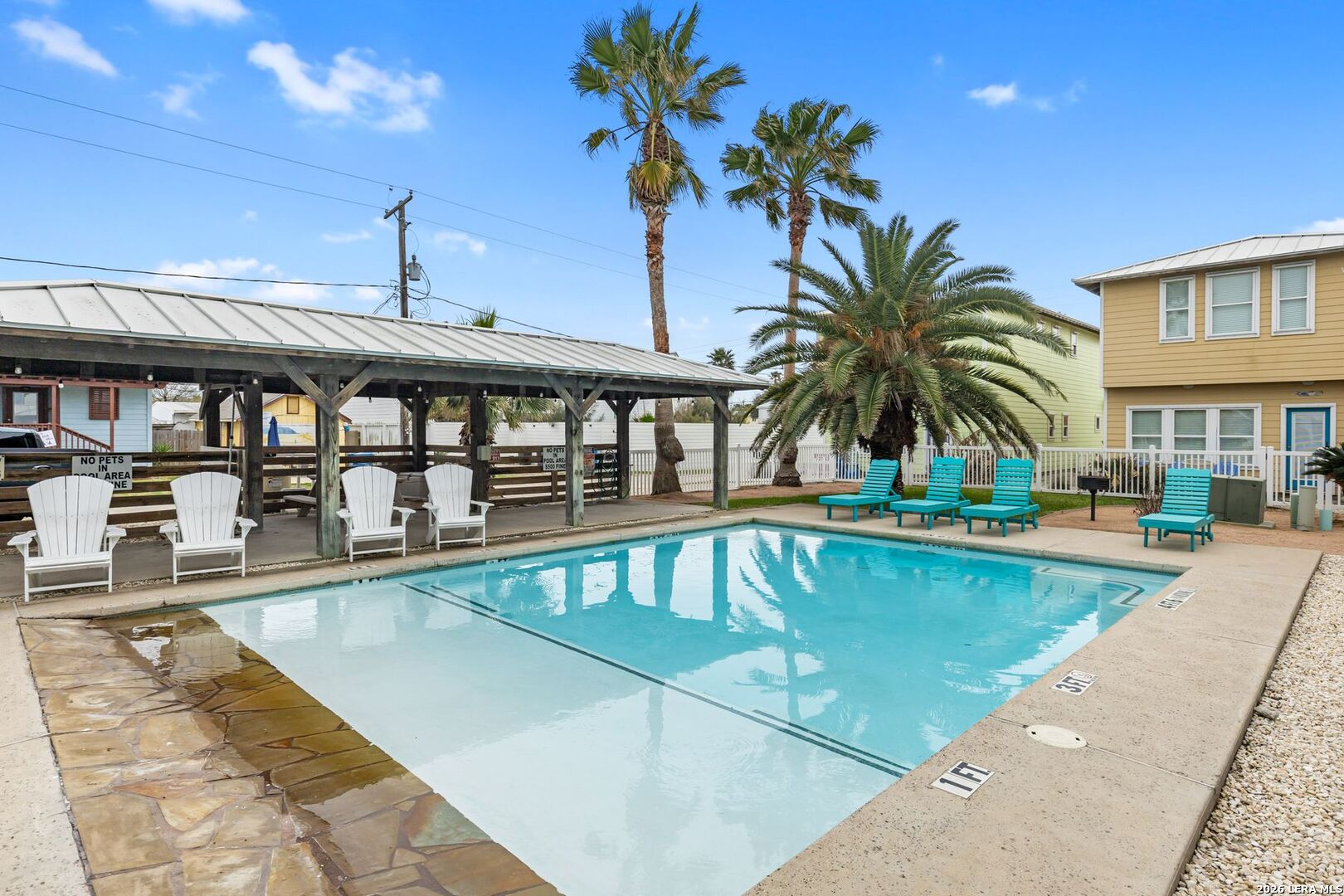 301 E Avenue C 301