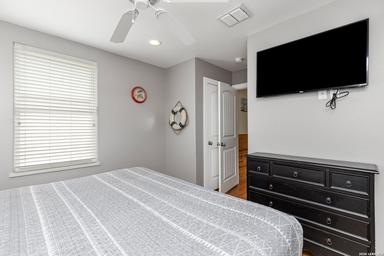 301 E Avenue C 301