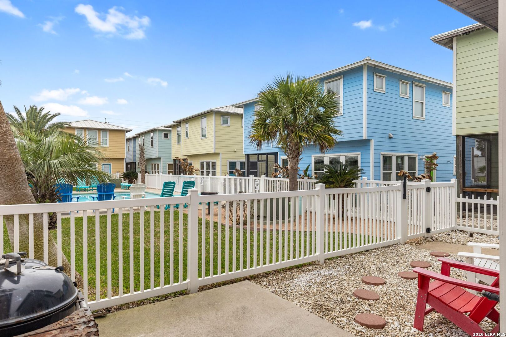 301 E Avenue C 301