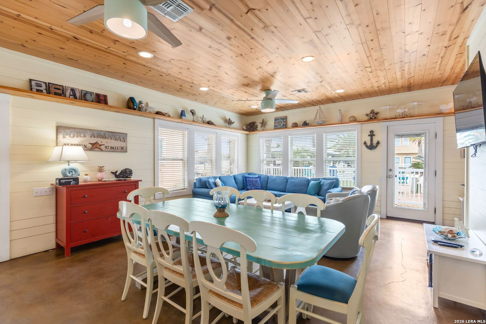 301 E Avenue C 301