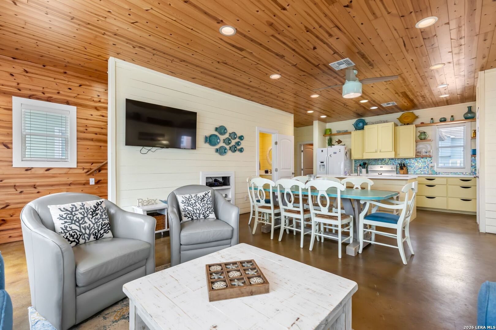 301 E Avenue C 301