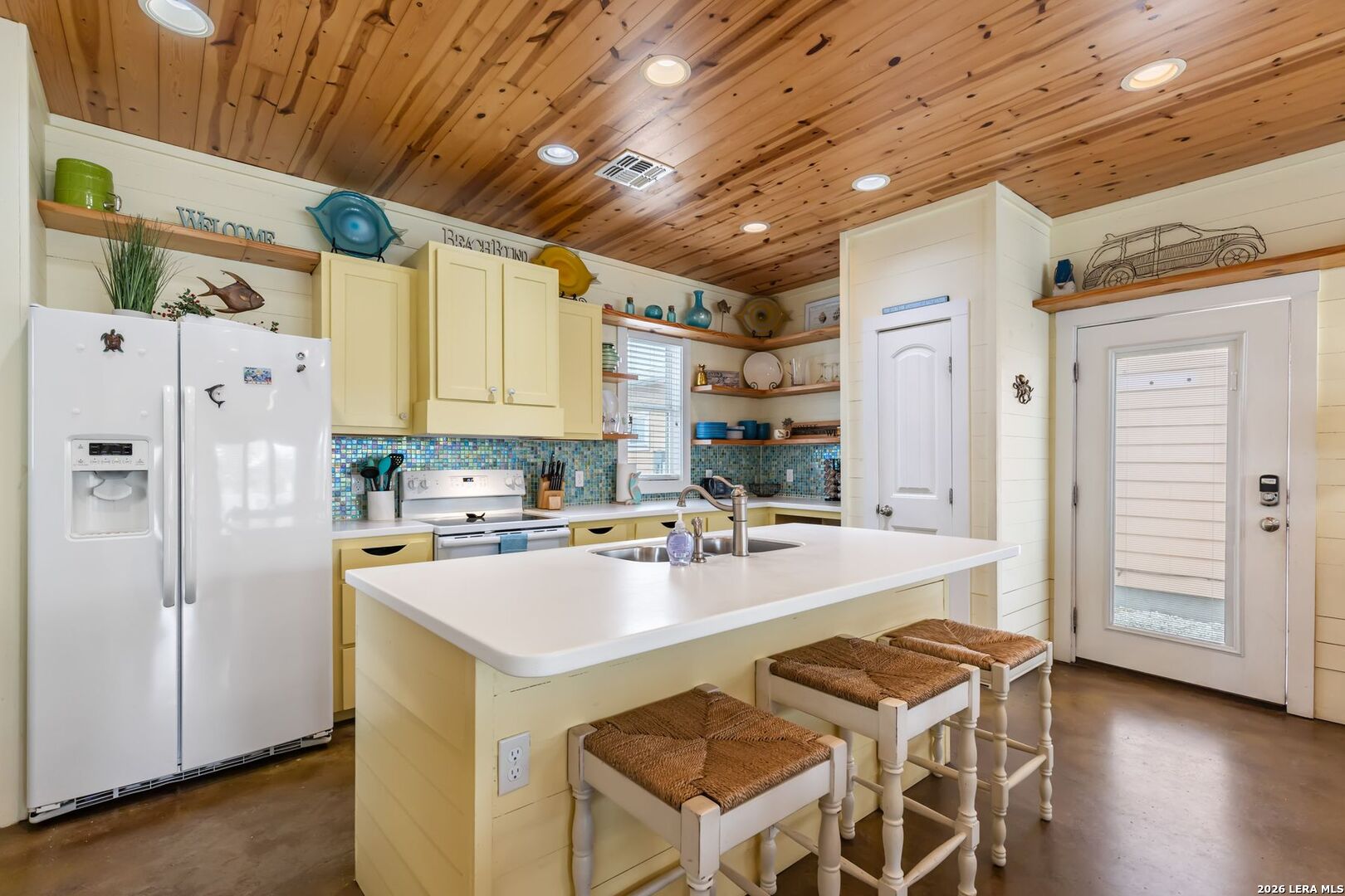 301 E Avenue C 301