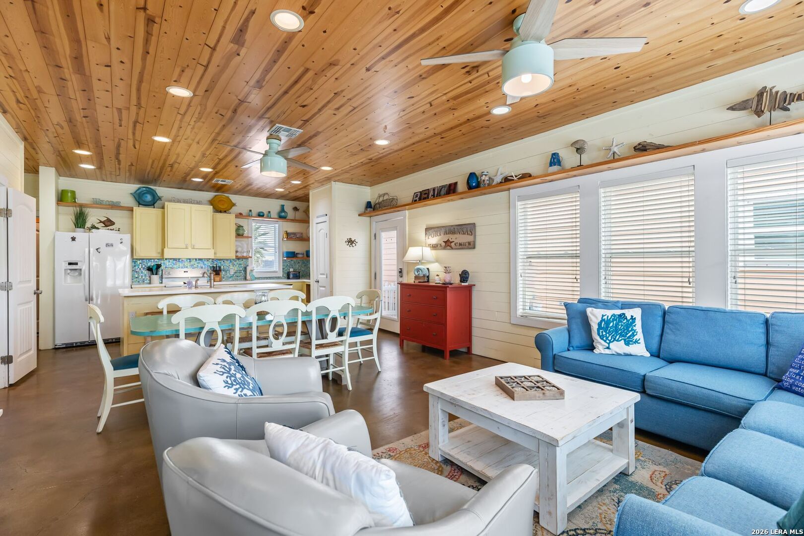 301 E Avenue C 301