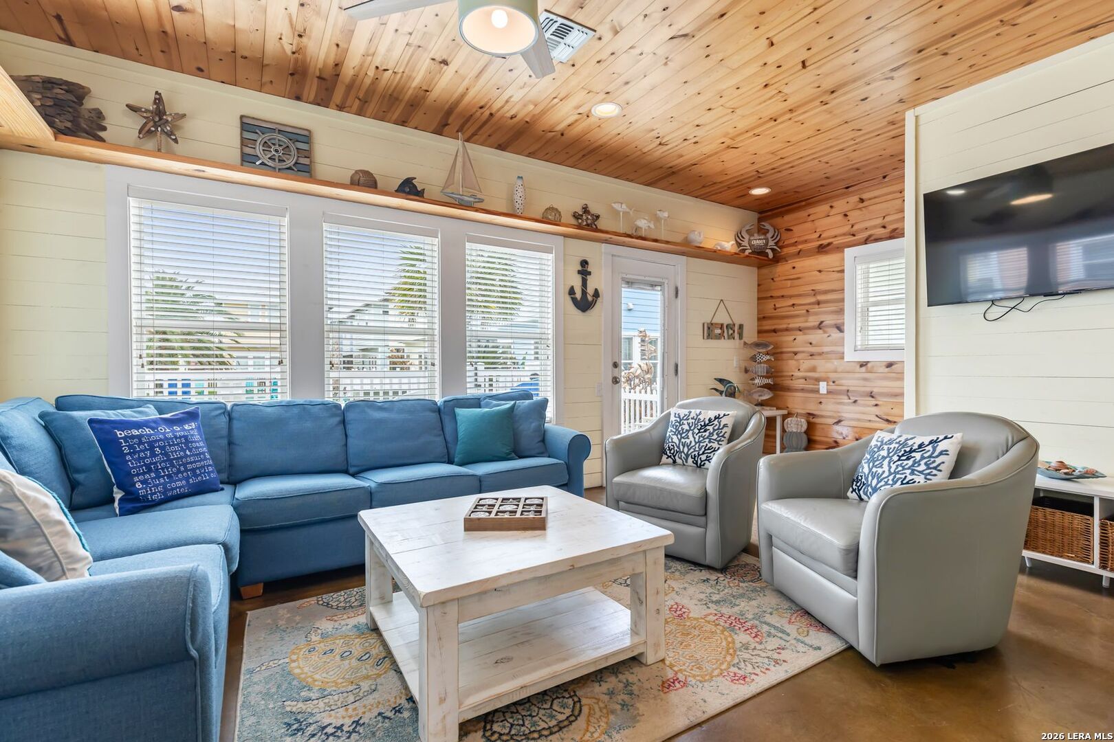 301 E Avenue C 301