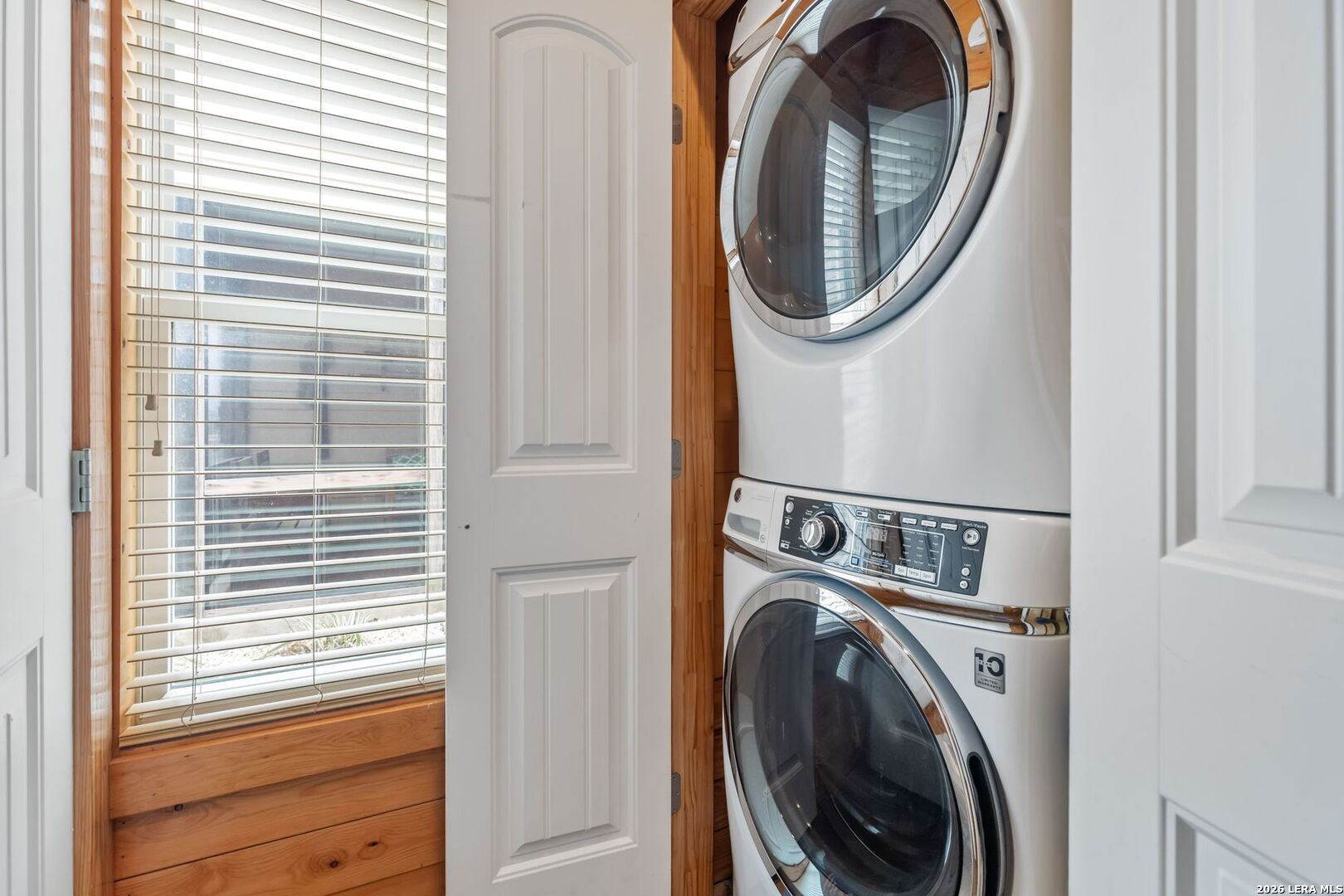 301 E Avenue C 301