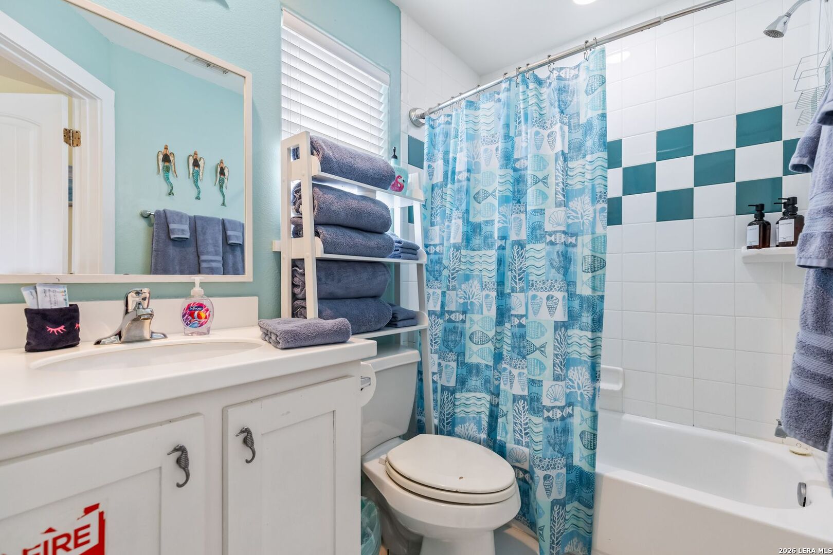 301 E Avenue C 301