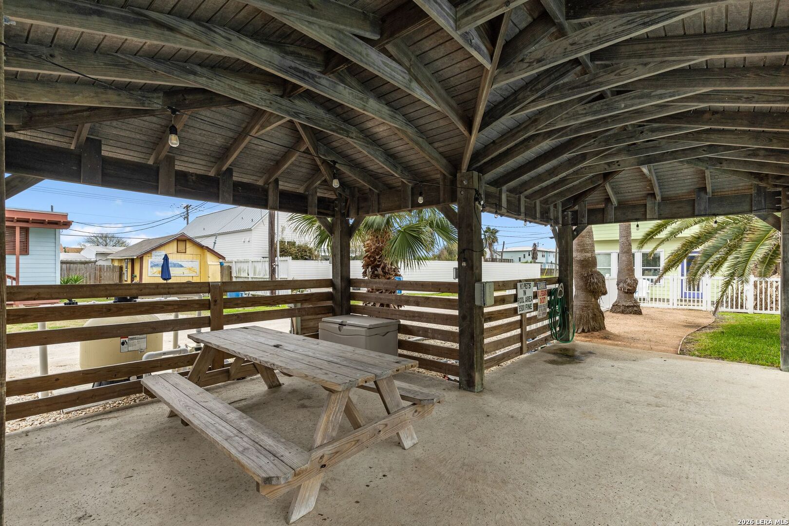 301 E Avenue C 301