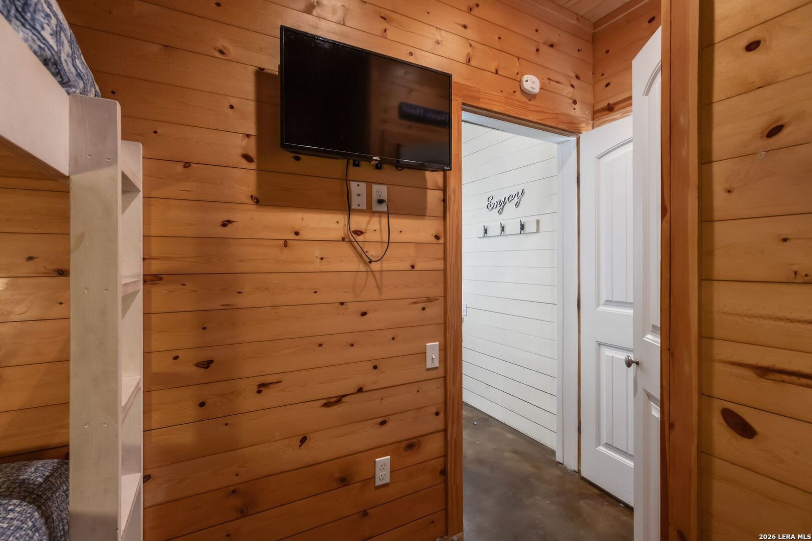 301 E Avenue C 301