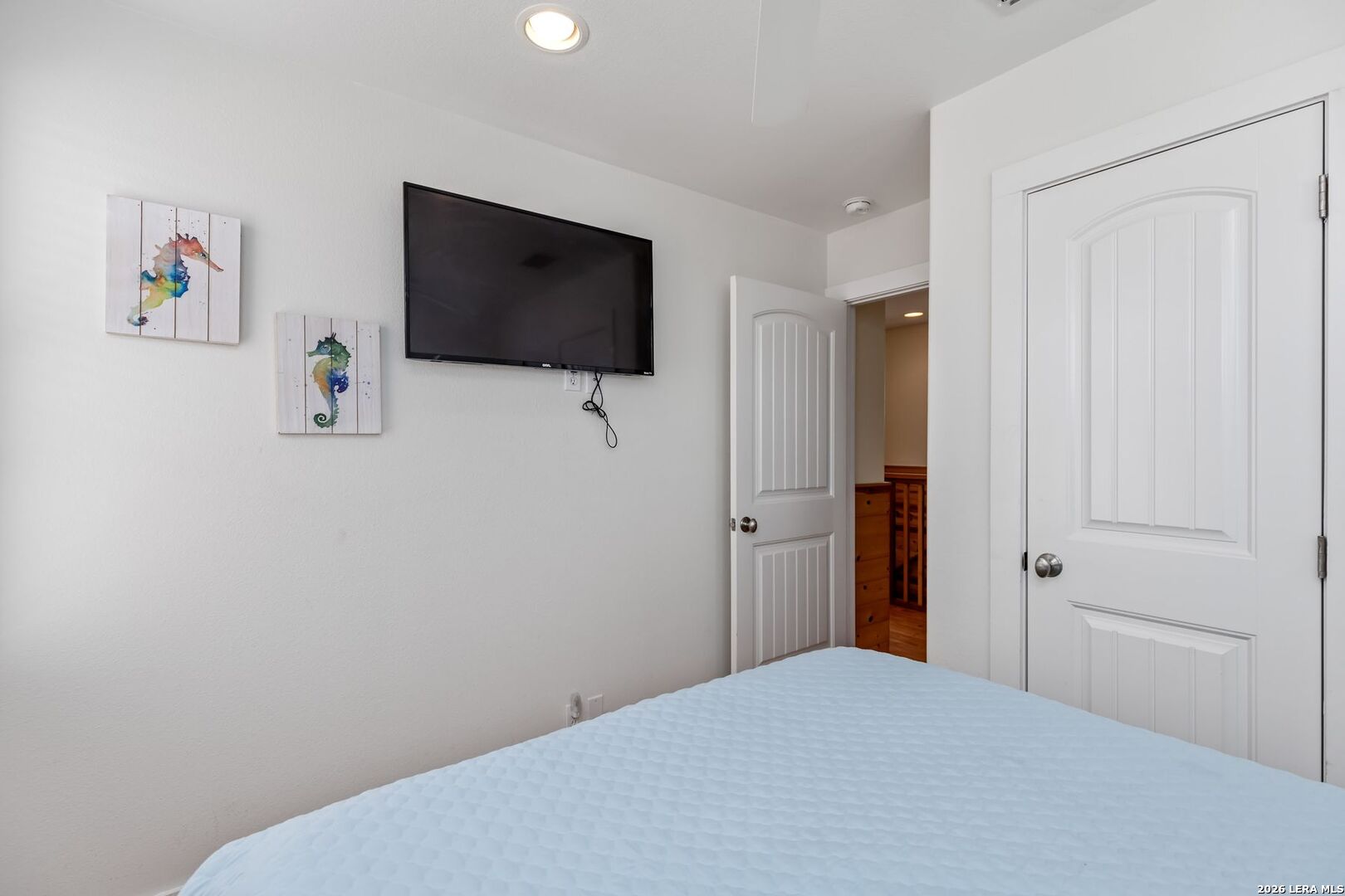 301 E Avenue C 301
