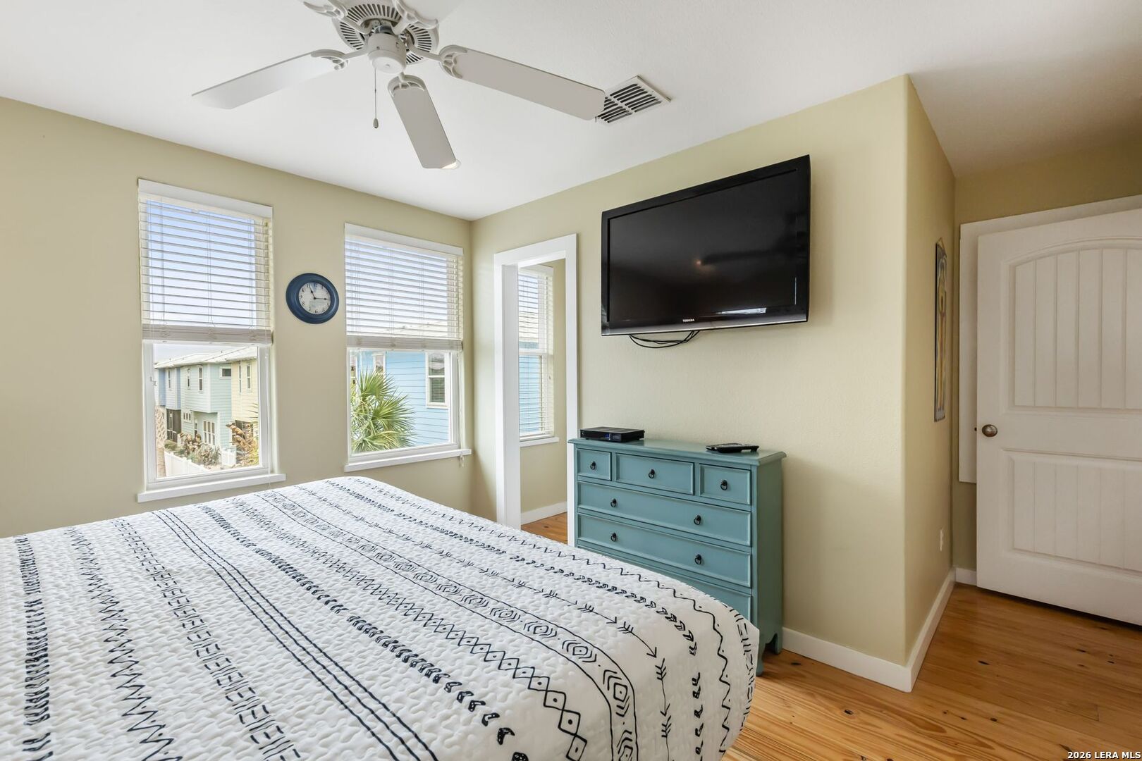 301 E Avenue C 301