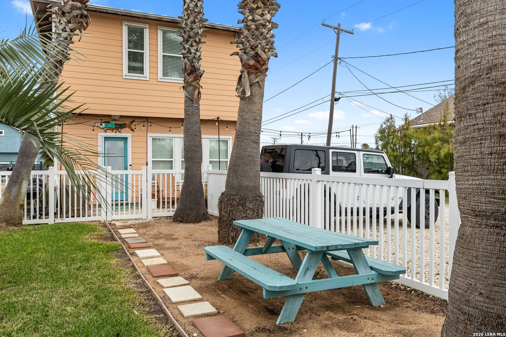 301 E Avenue C 301