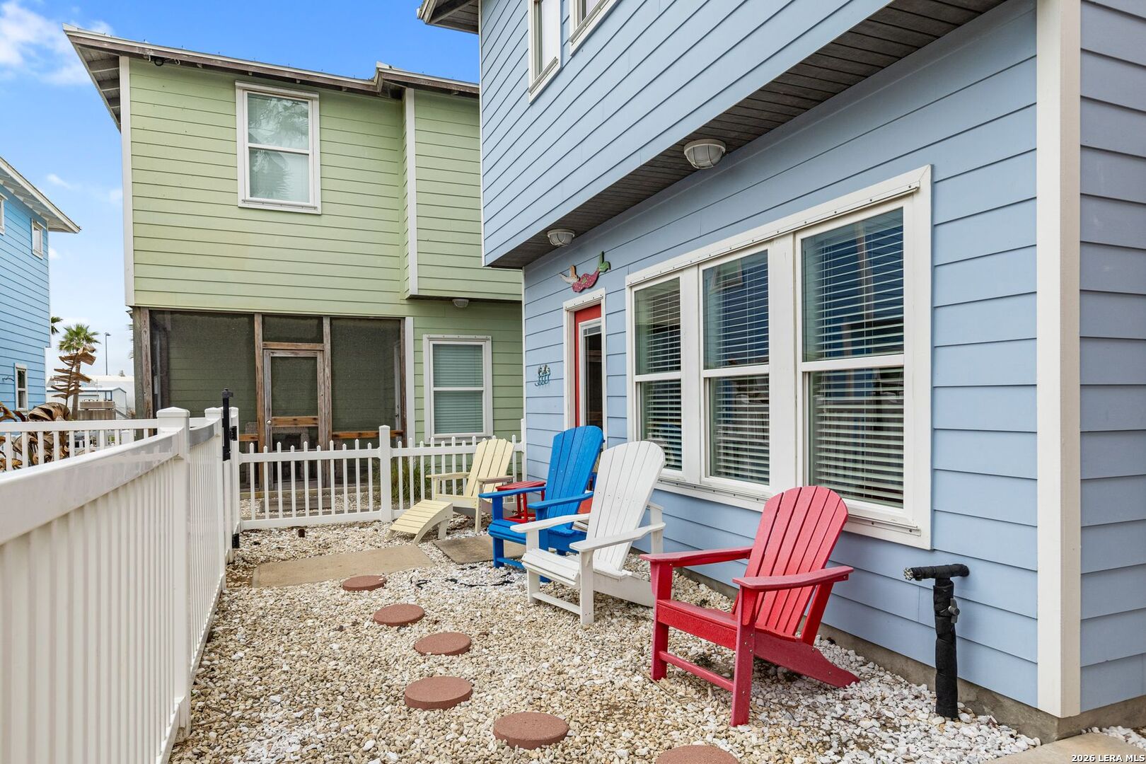 301 E Avenue C 301