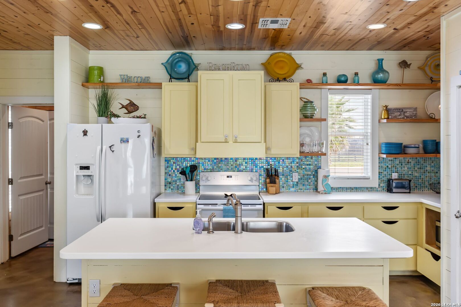 301 E Avenue C 301