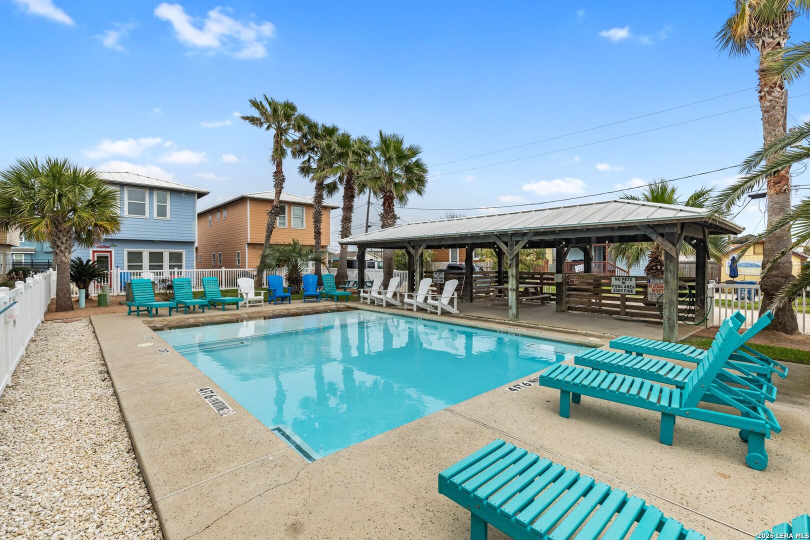301 E Avenue C 301