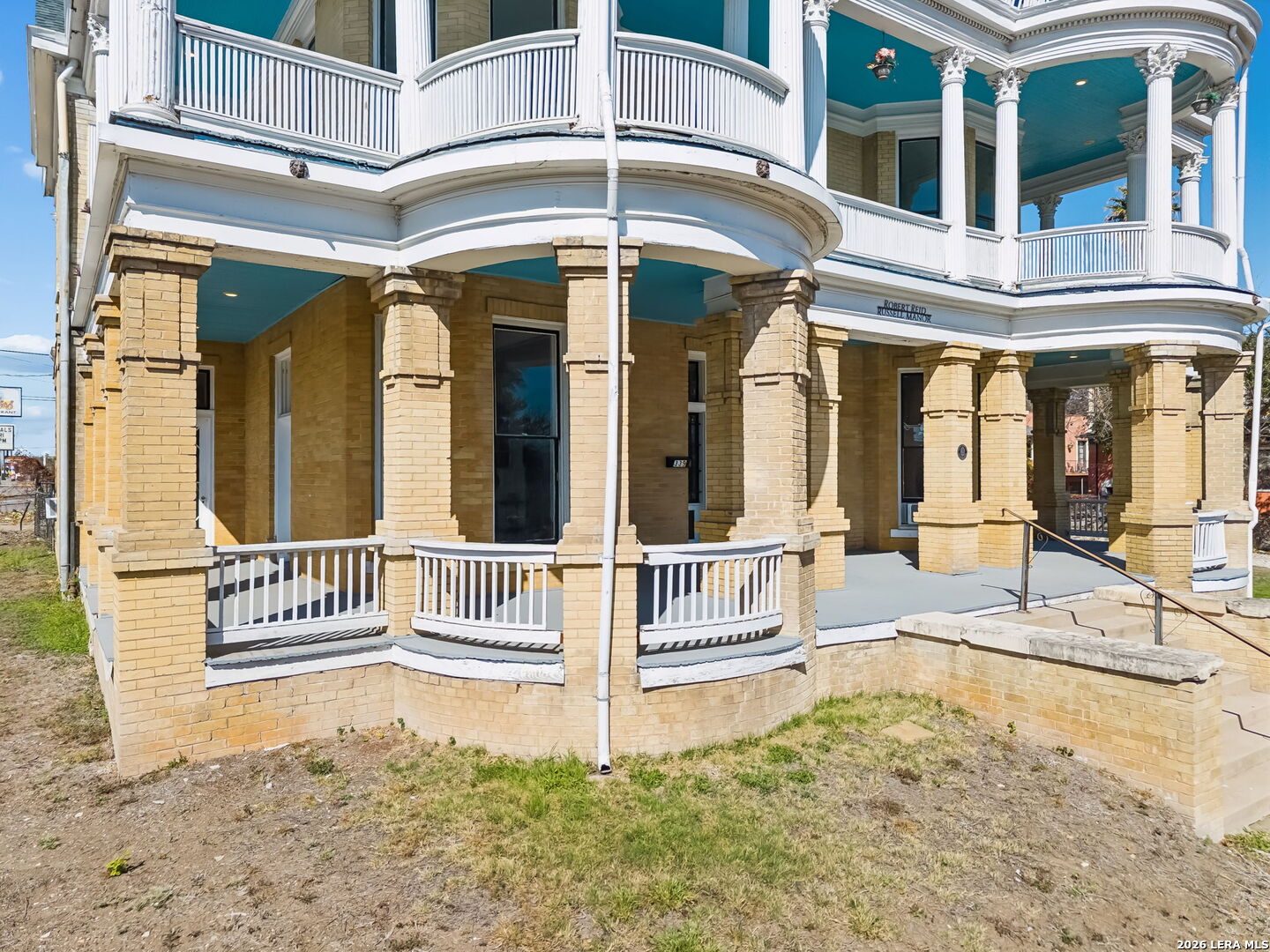 339 W Woodlawn Ave