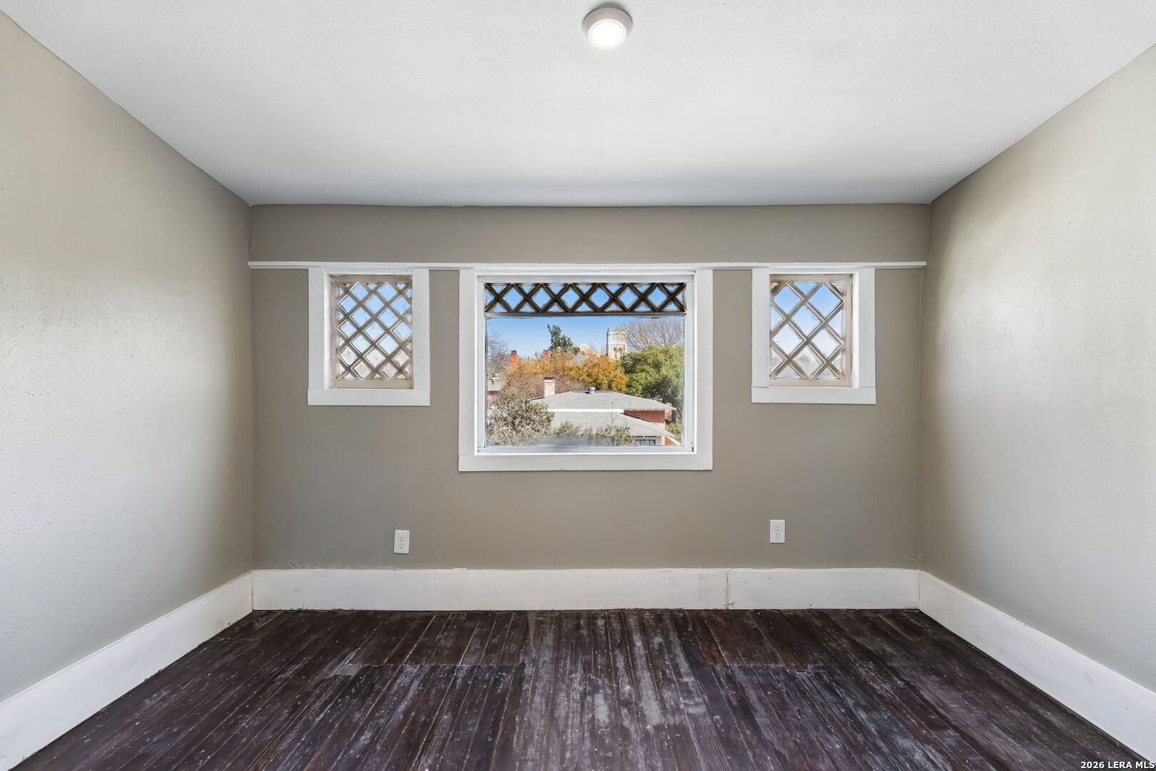 339 W Woodlawn Ave