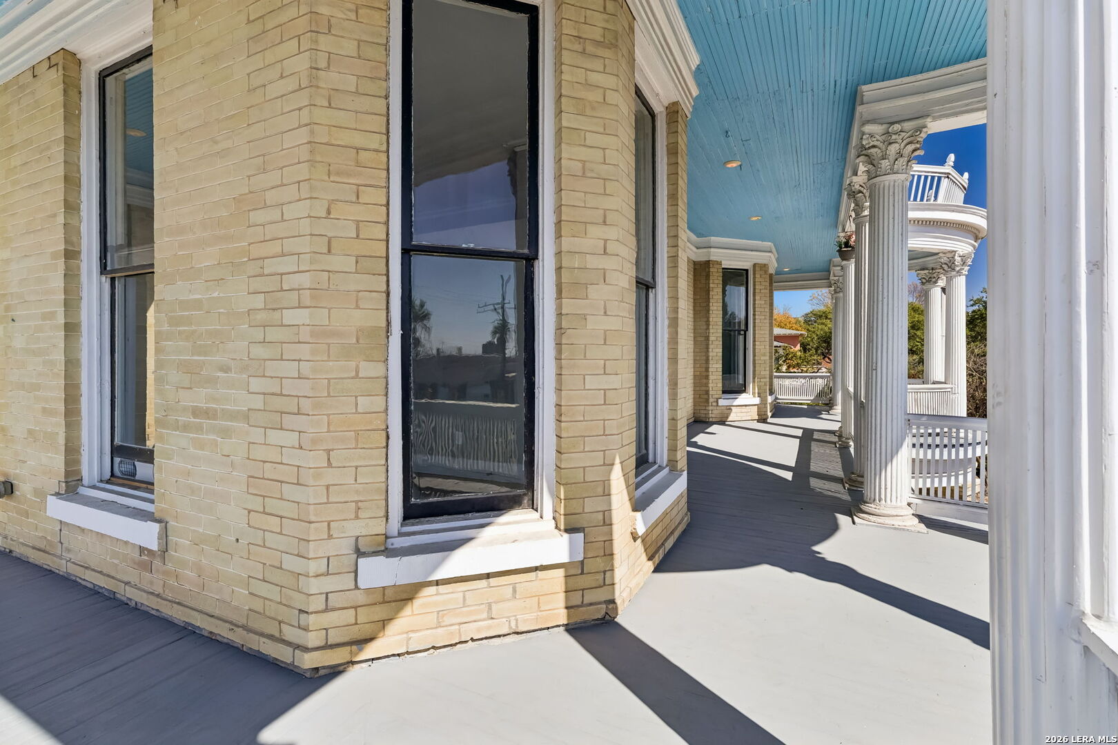 339 W Woodlawn Ave
