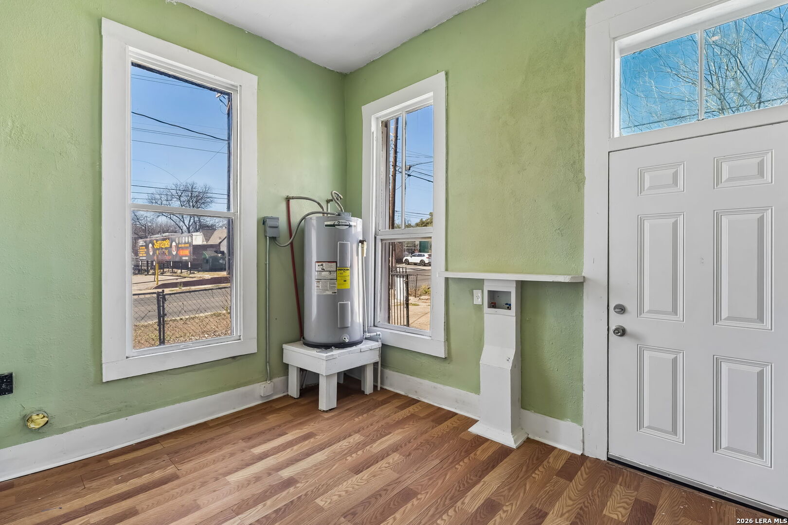 339 W Woodlawn Ave
