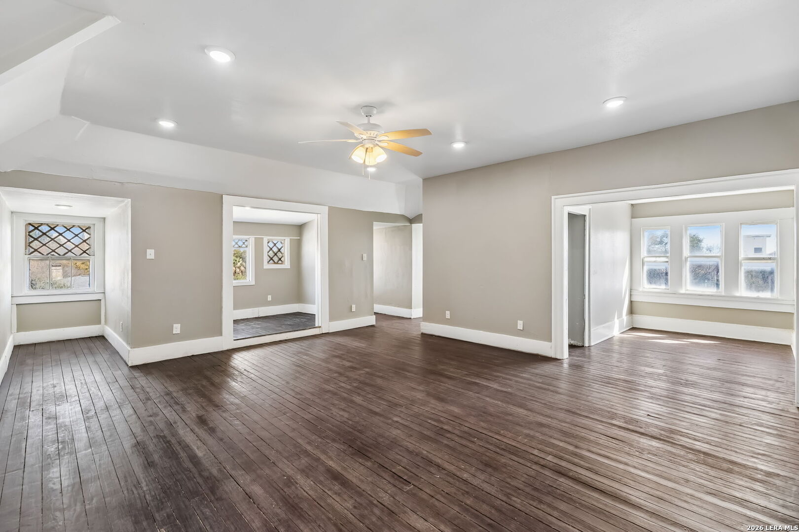 339 W Woodlawn Ave