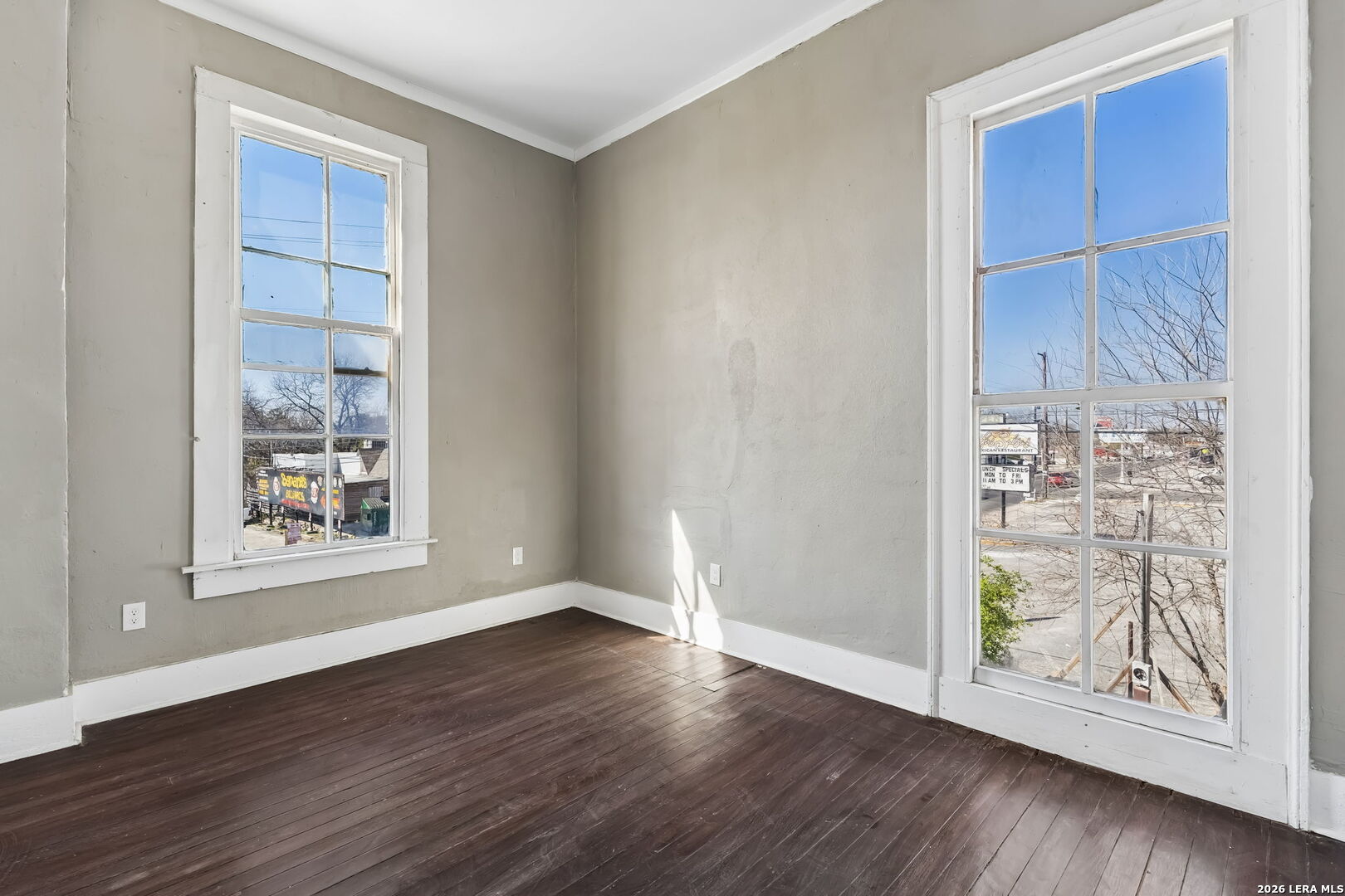 339 W Woodlawn Ave