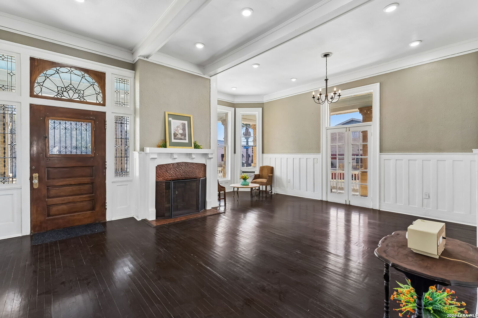 339 W Woodlawn Ave