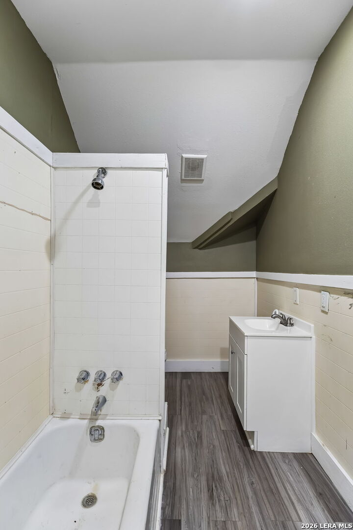 339 W Woodlawn Ave