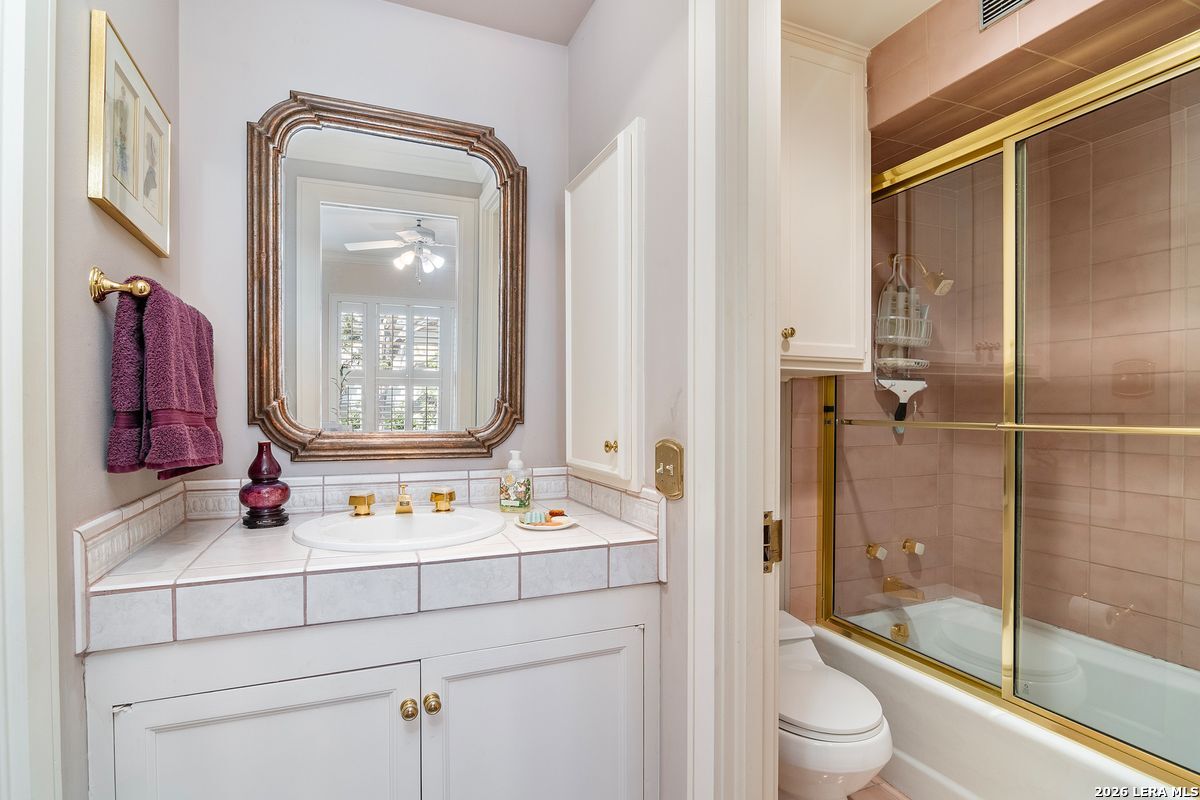 122 Chester APT 2
