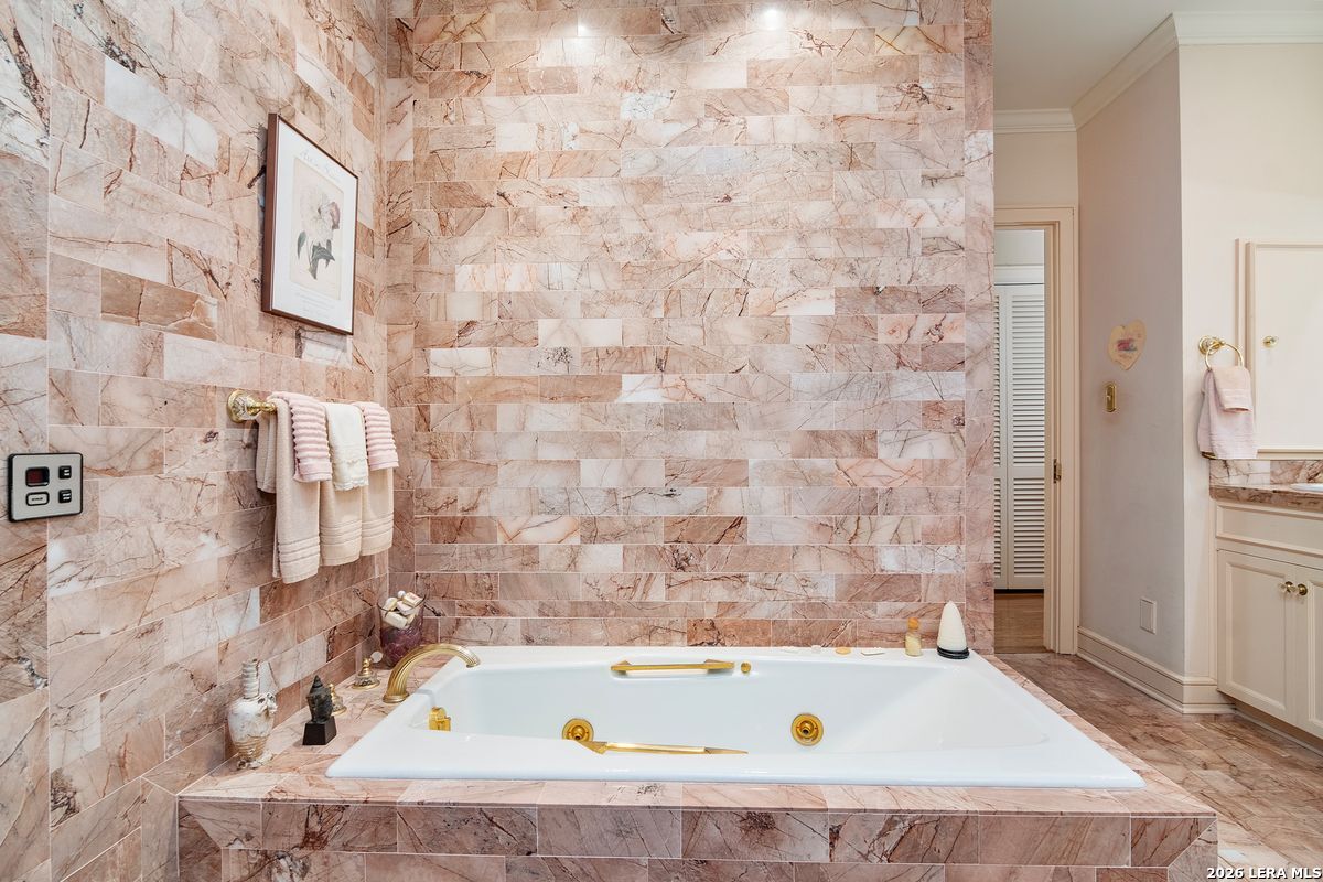 122 Chester APT 2