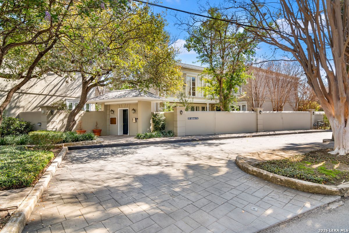 122 Chester APT 2