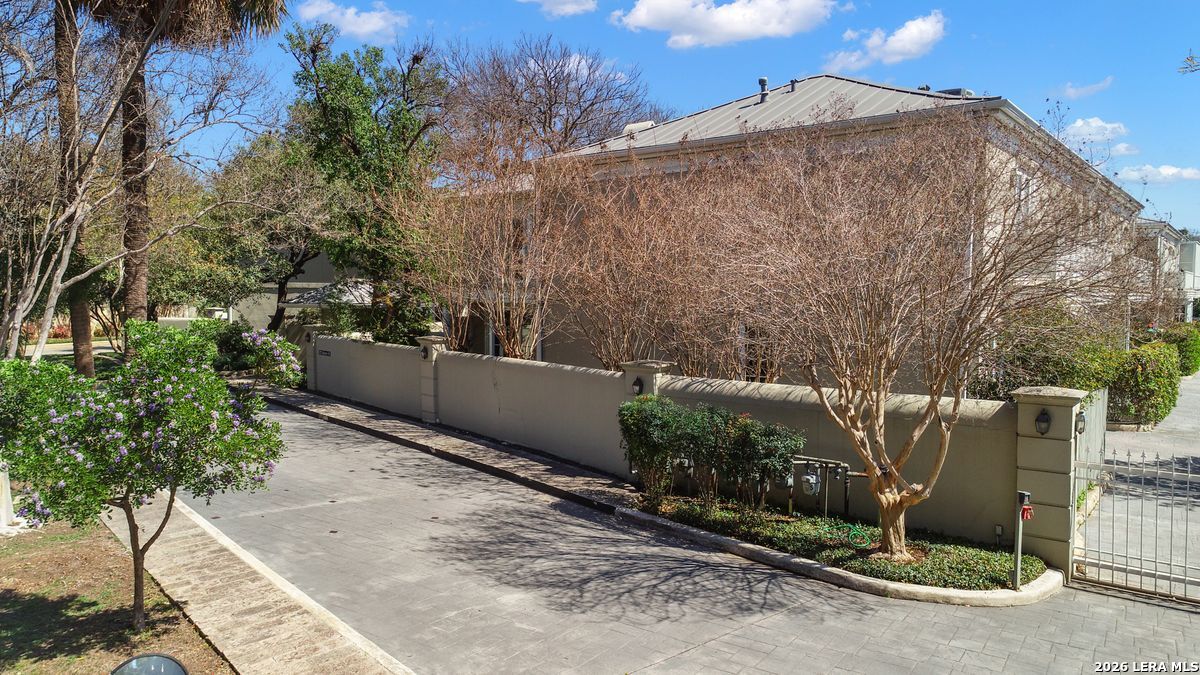 122 Chester APT 2
