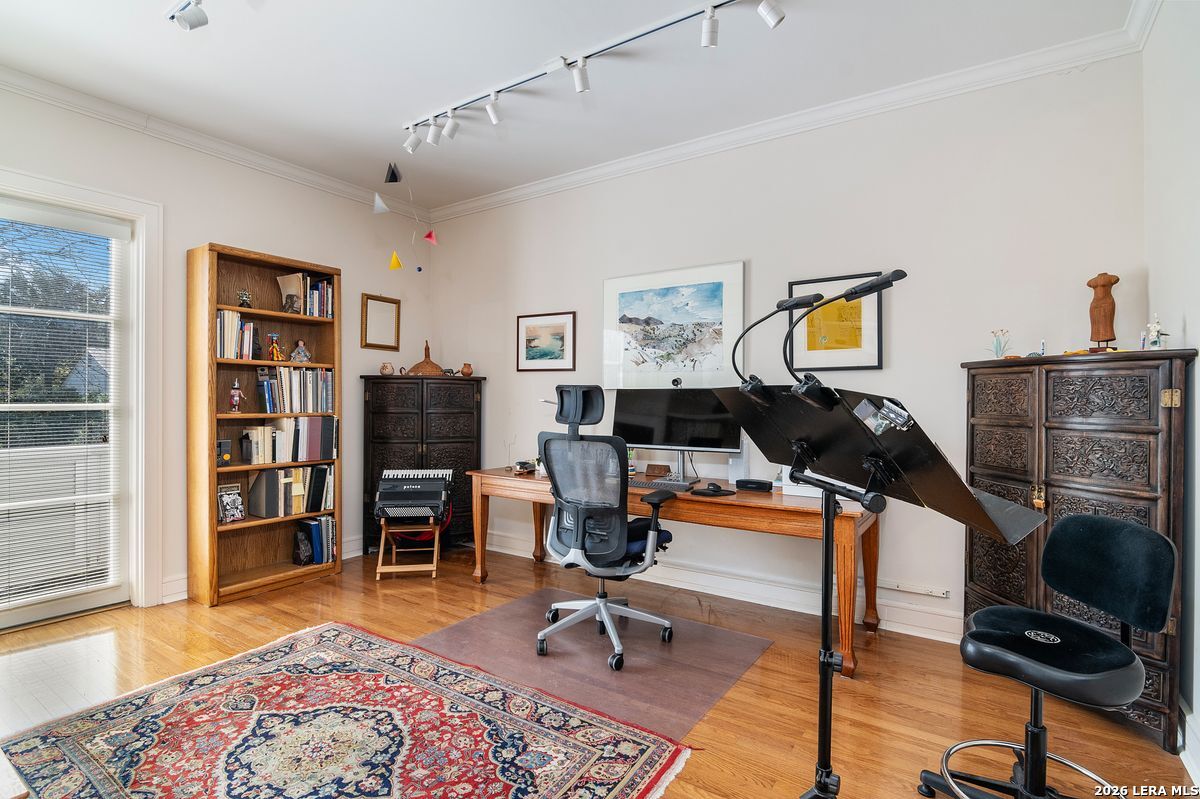122 Chester APT 2
