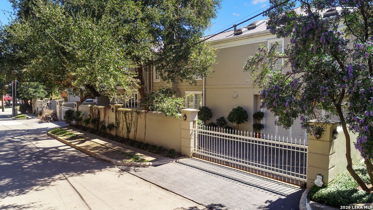 122 Chester APT 2