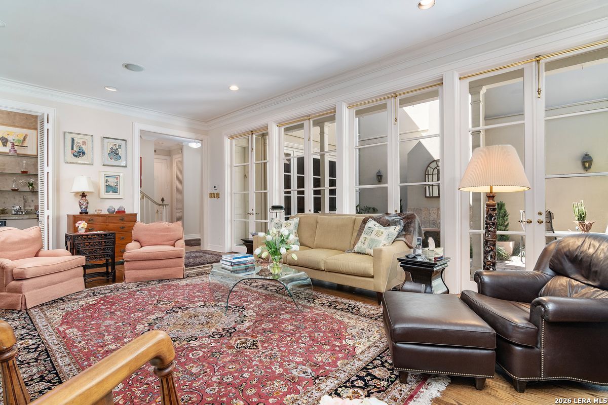 122 Chester APT 2