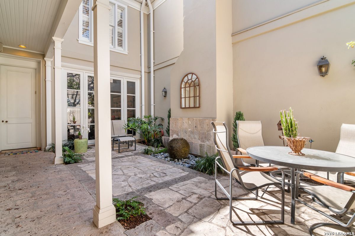 122 Chester APT 2