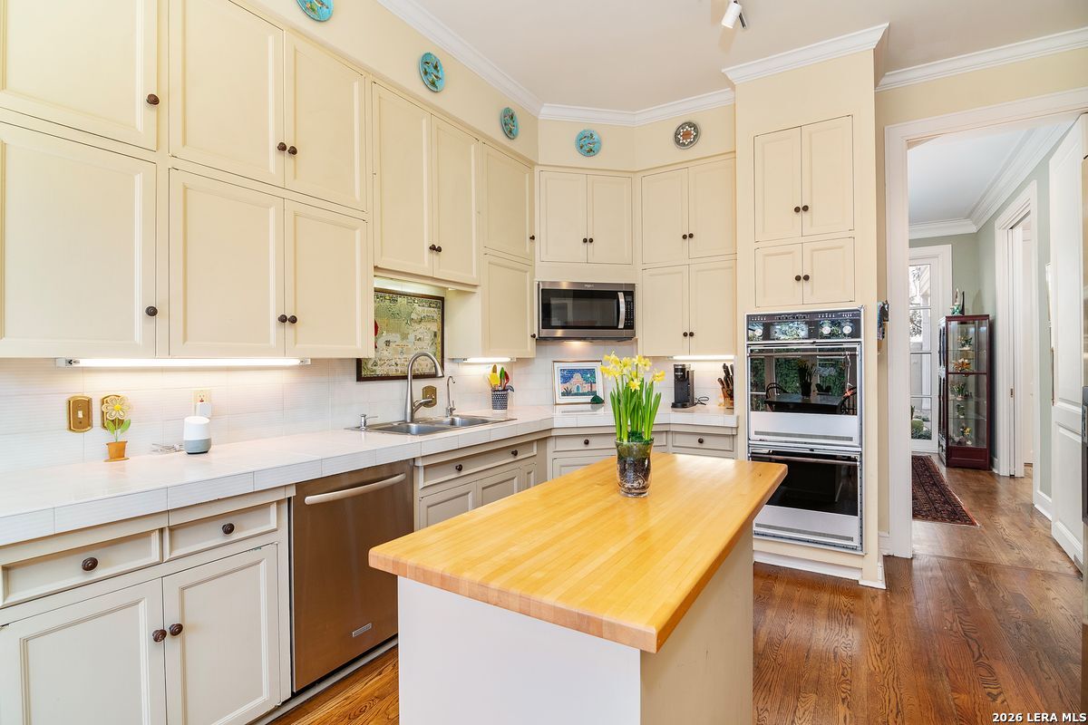 122 Chester APT 2