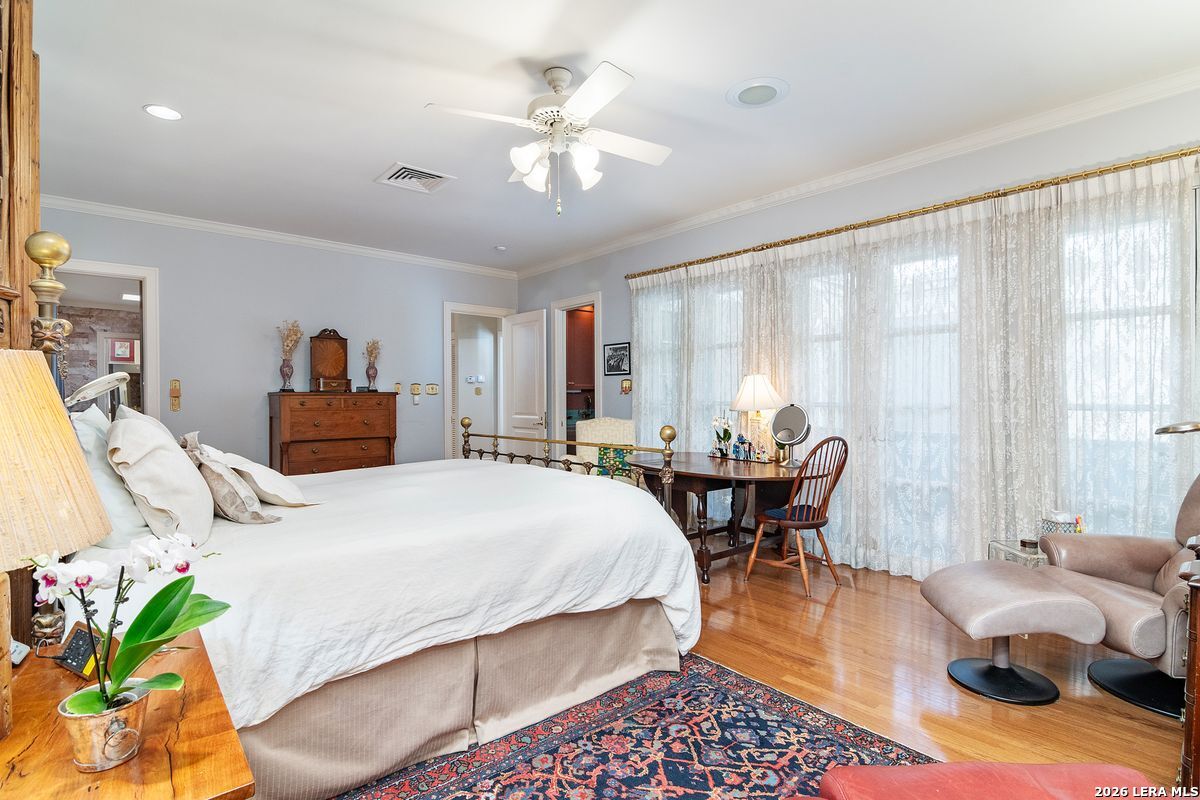 122 Chester APT 2